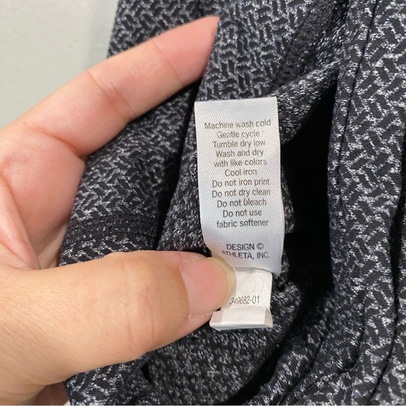 Athleta Active 3/4th Length Patterned Leggings Dark Grey Medium - Picture 6 of 8